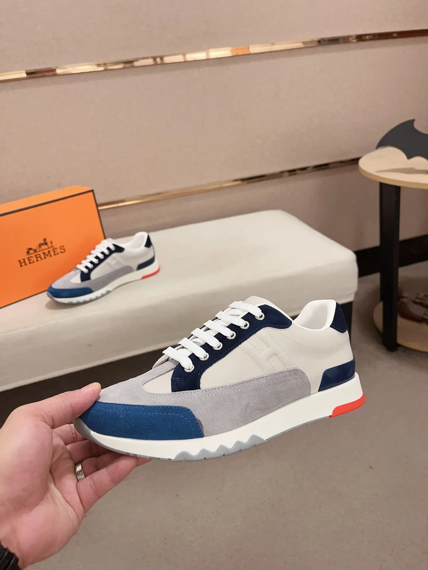 Ex-factory price: 500💰《HERMES》【Classic Original Version】Hermès; Top 🔝 Purchasing Agency 🔍🔍Men's latest 🇺🇸 counters are sold simultaneously, original imported from Italy ▲▲First-layer cowhide ▲▲ (high-end, extravagance and class) times) Exquisite workmanship (Italian 🇮🇹Imported water-dyed 🐂cowhide lining) sole: Original sole provided by the original factory, ⚠️exclusive double-layer activity·TPR·rubber·combined molded outsole; super comfortable·wear-resistant·non-slip·environmental protection The real thing is more beautiful if you take the real thing (high quality, follow the order), you can enter and exit the counter at will * Number of yards: 38·39·40·41·42·43·44# (can be customized 45.)